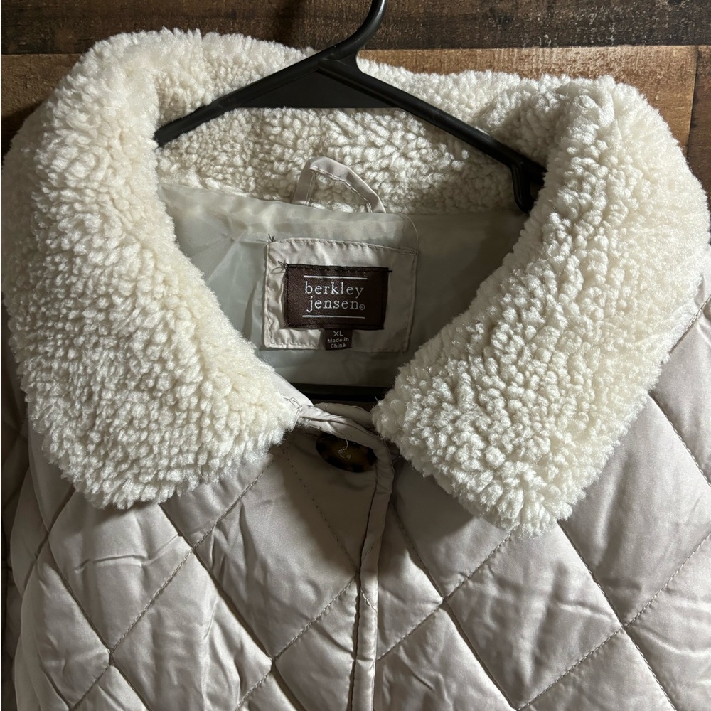 OFF WHITE LIGHT WEIGHT PUFFER JACKET - Picture 3 of 7